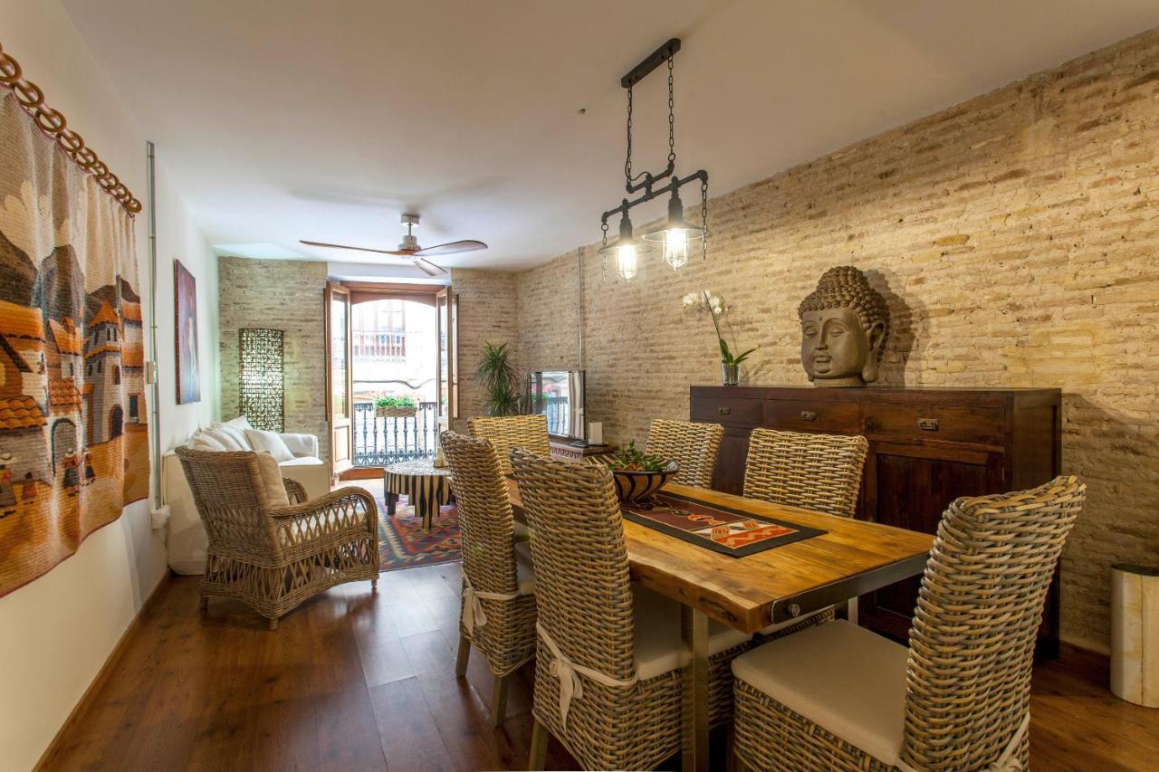 Luxurious & Alluring In Historic Town Apartamento