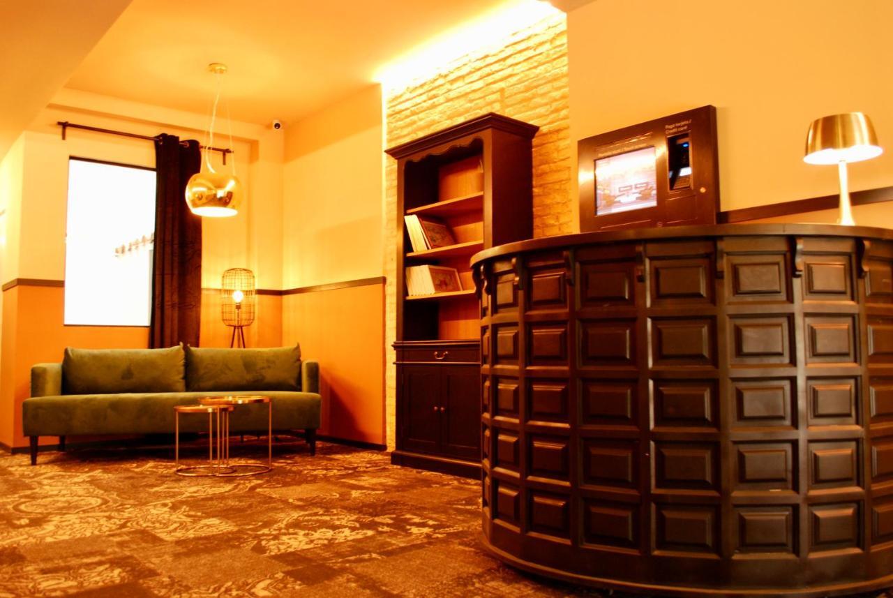 Hografic Hotel 2*