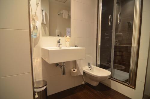 Galileo Flats - Palacio De Congresos Hotel 2*