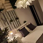 Small And Cozy Rooms - G