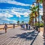 Cosy Room Near Beach And University