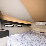 Alojamiento En Barco Voralamar