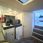Alojamiento En Barco Voralamar