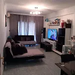 habitación grande en piso compartido con 2 adultos y 1 perrito