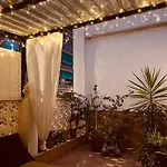 Location City Center Has An Independent Courtyard