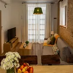Tenerias Apart Corp, Bajo