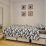 Reina Flat