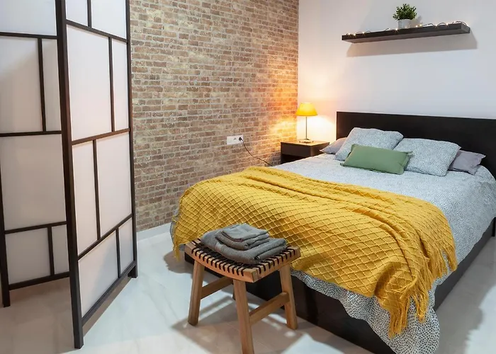 Artistic Digital Retreat-Great Location Near Metro