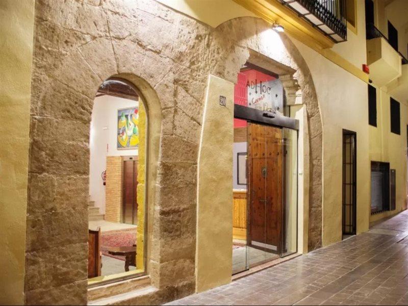 Ad Hoc Carmen Hotel