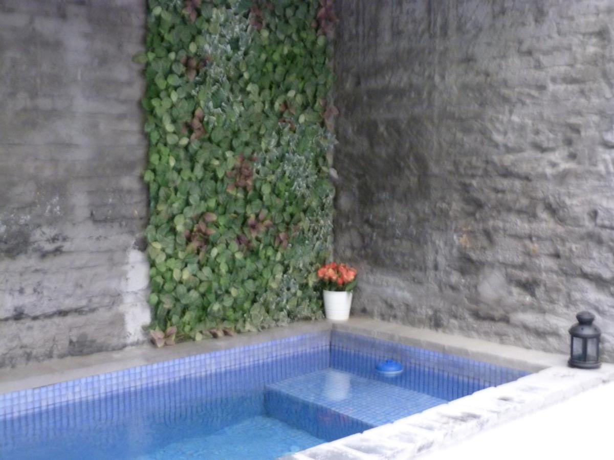 Pequeño Con Mini Piscina Temperatura Ambiente - Wifi Free *