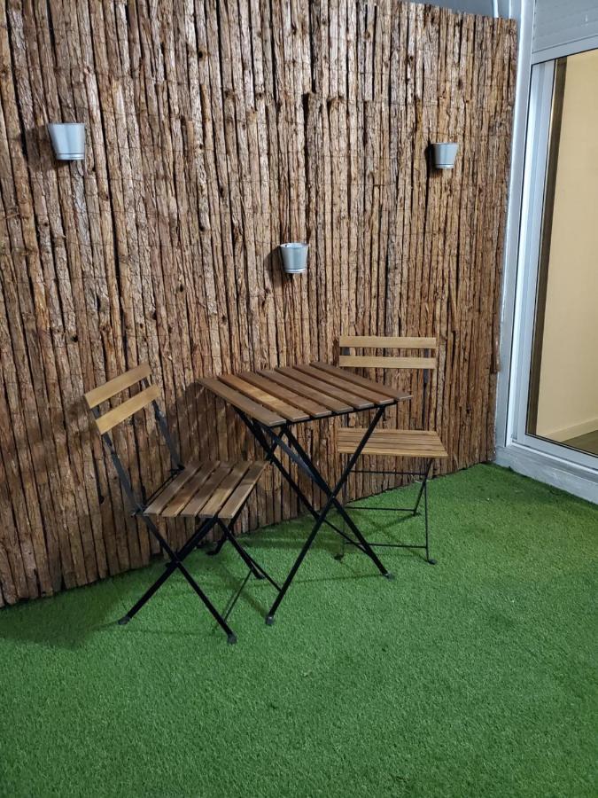 Small And Cozy - G *