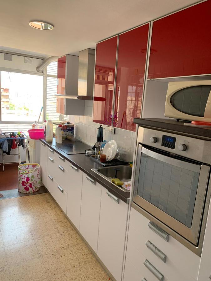 Habitación Con Cama Individual, Piso Compartido En Avenida Blasco Ibáñez Habitación en casa particular *
