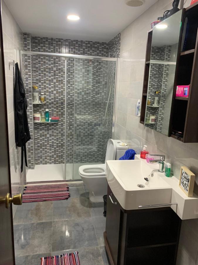 Habitación Con Cama Individual, Piso Compartido En Avenida Blasco Ibáñez * Valencia