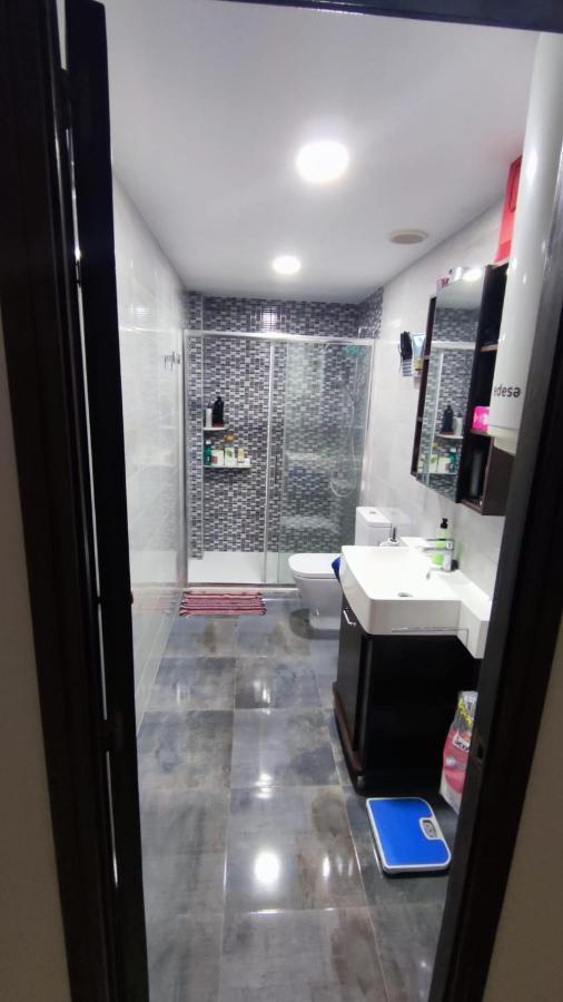 Habitación Con Cama Individual, Piso Compartido En Avenida Blasco Ibáñez Habitación en casa particular Valencia