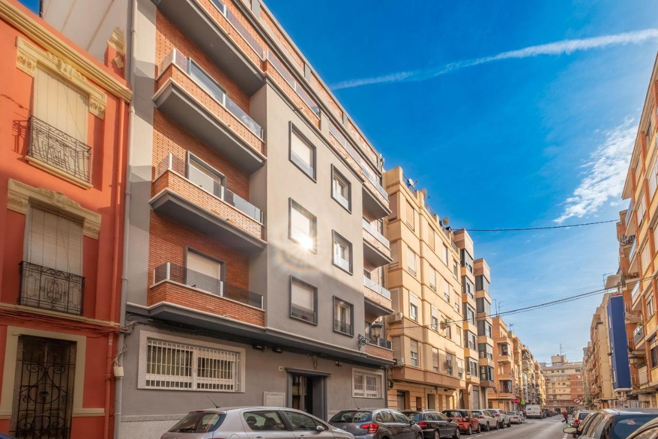 Spacious & Clean In Quiet Area Apartamento Valencia