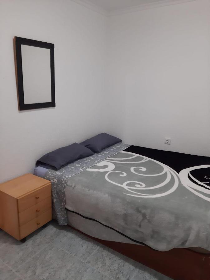 Habitación Grande En Piso Compartido Con 2 Adultos Y 1 Perrito Habitación en casa particular *