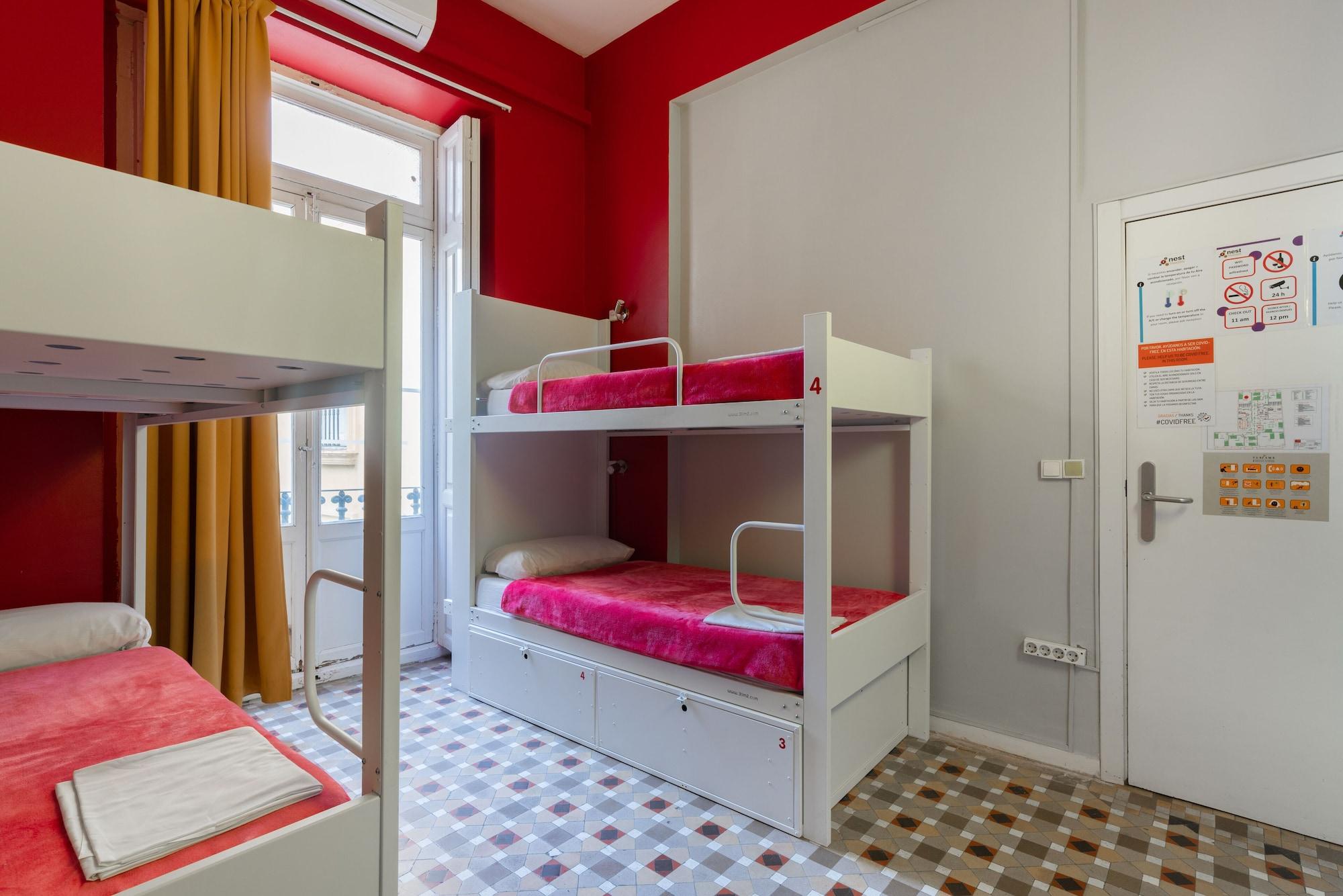 Red Nest Hostal *