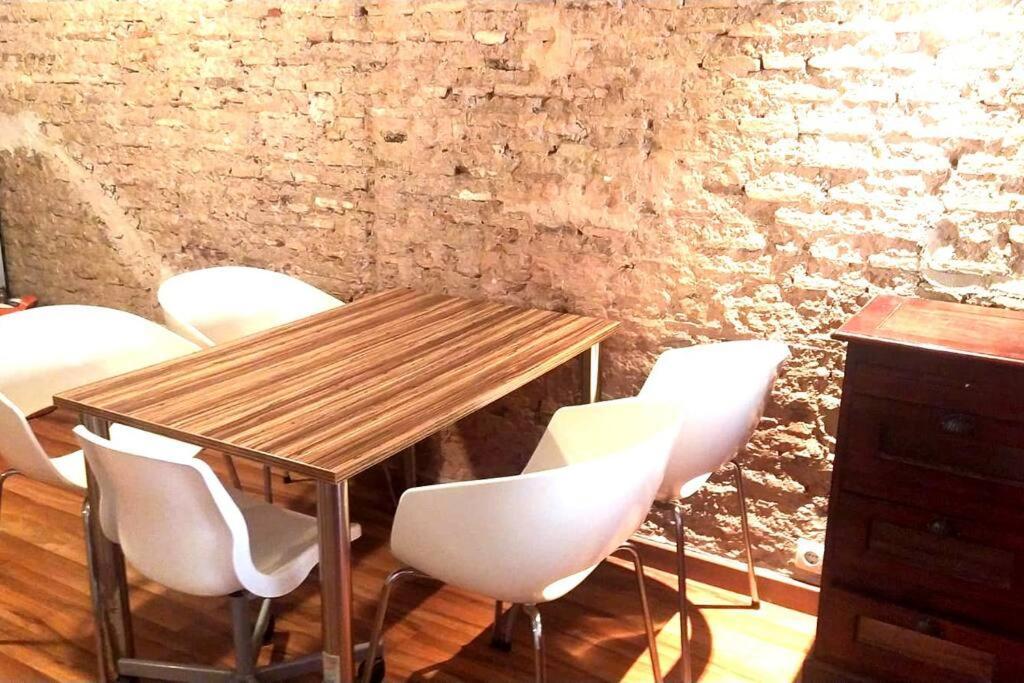 4 Loft Temporal En Ciutat Vella Apartment