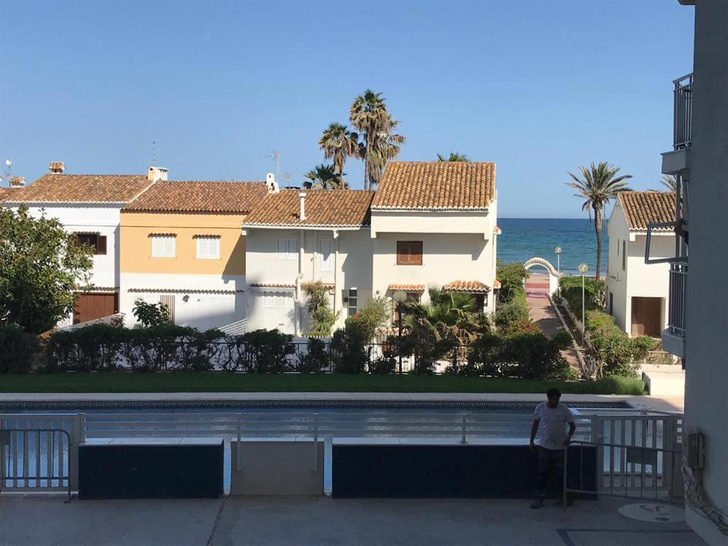 Apartment En Complejo Residencial Con Piscina Y Garaje Frente Al Mar Valencia
