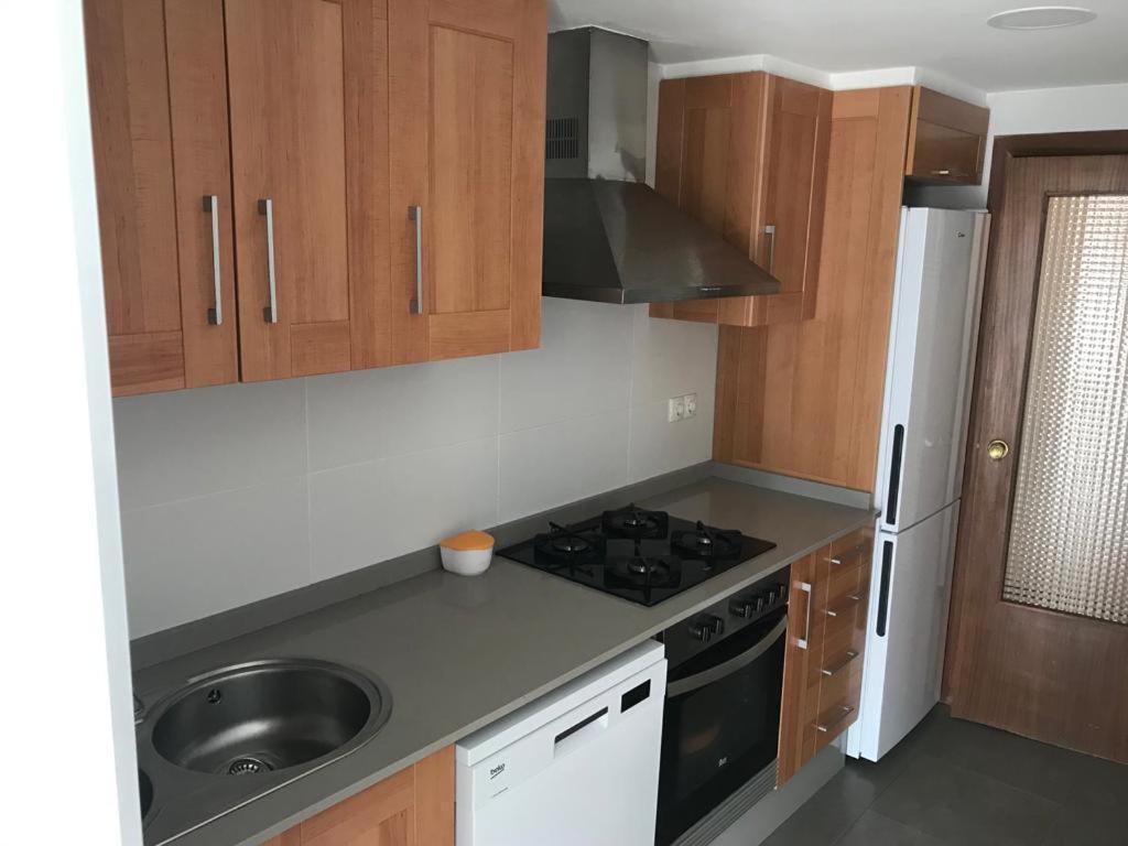 En Complejo Residencial Con Piscina Y Garaje Frente Al Mar Apartment *