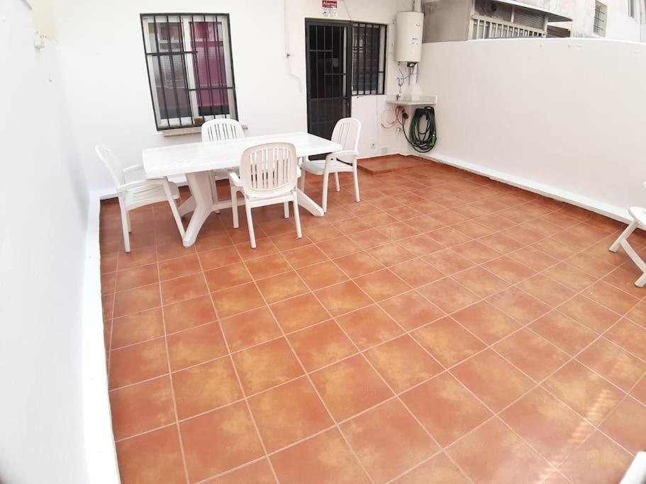 Nuevo Con Terraza Muy Cerca De La Playa Apartamento