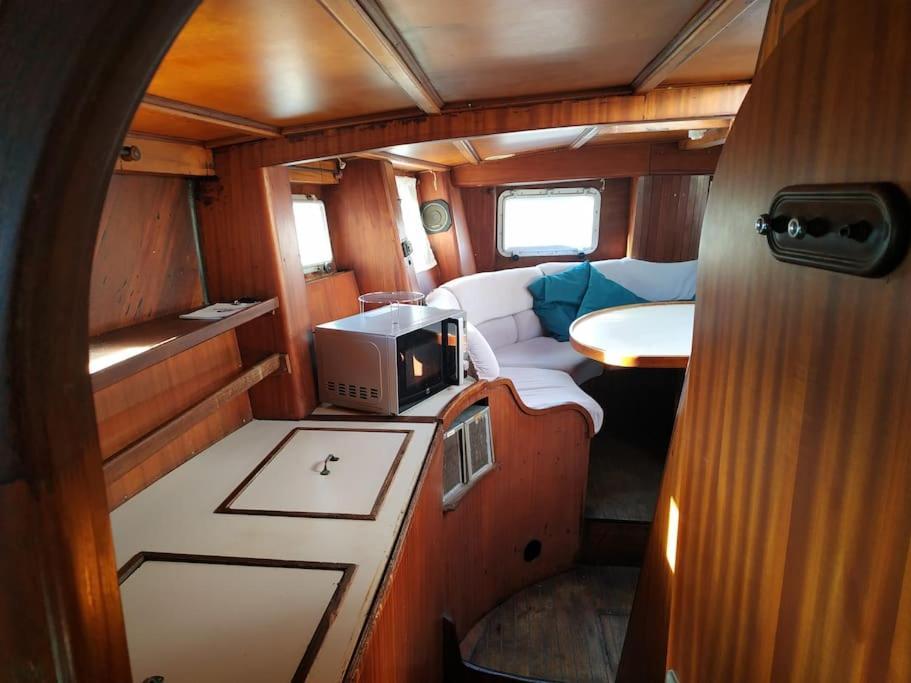 Velero Unico Donde Relajarte, Parking Gratuito Hotel en barco Valencia