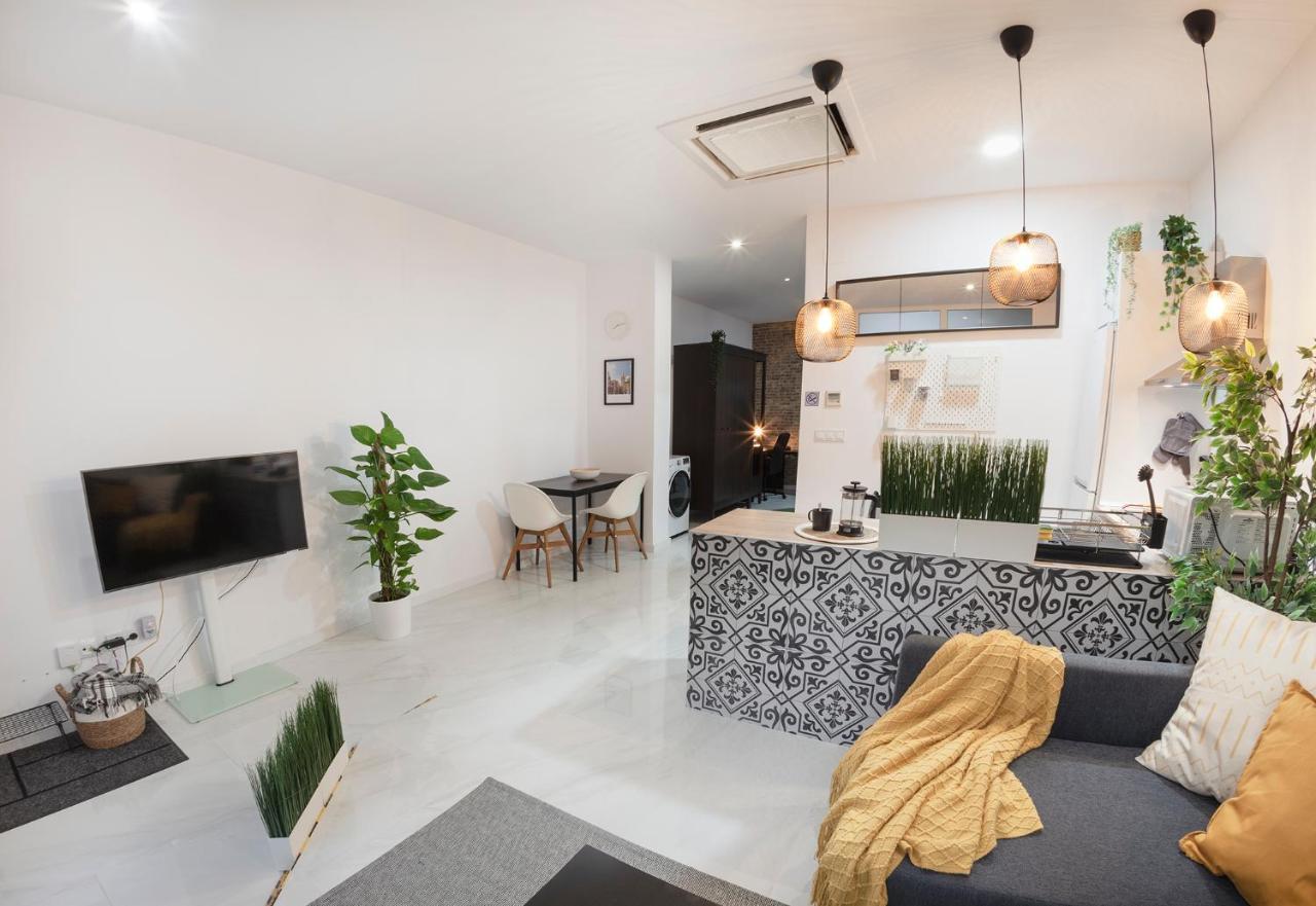Apartment Artistic Digital Retreat-great Location Near Metro *