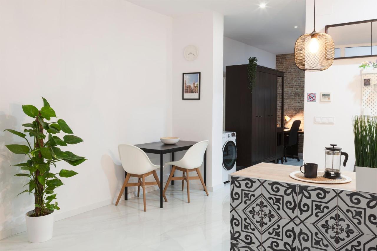 Artistic Digital Retreat-great Location Near Metro Apartment Valencia