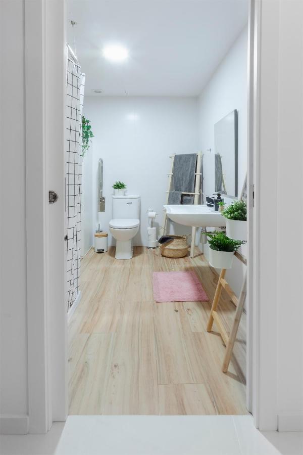 Apartment Artistic Digital Retreat-great Location Near Metro