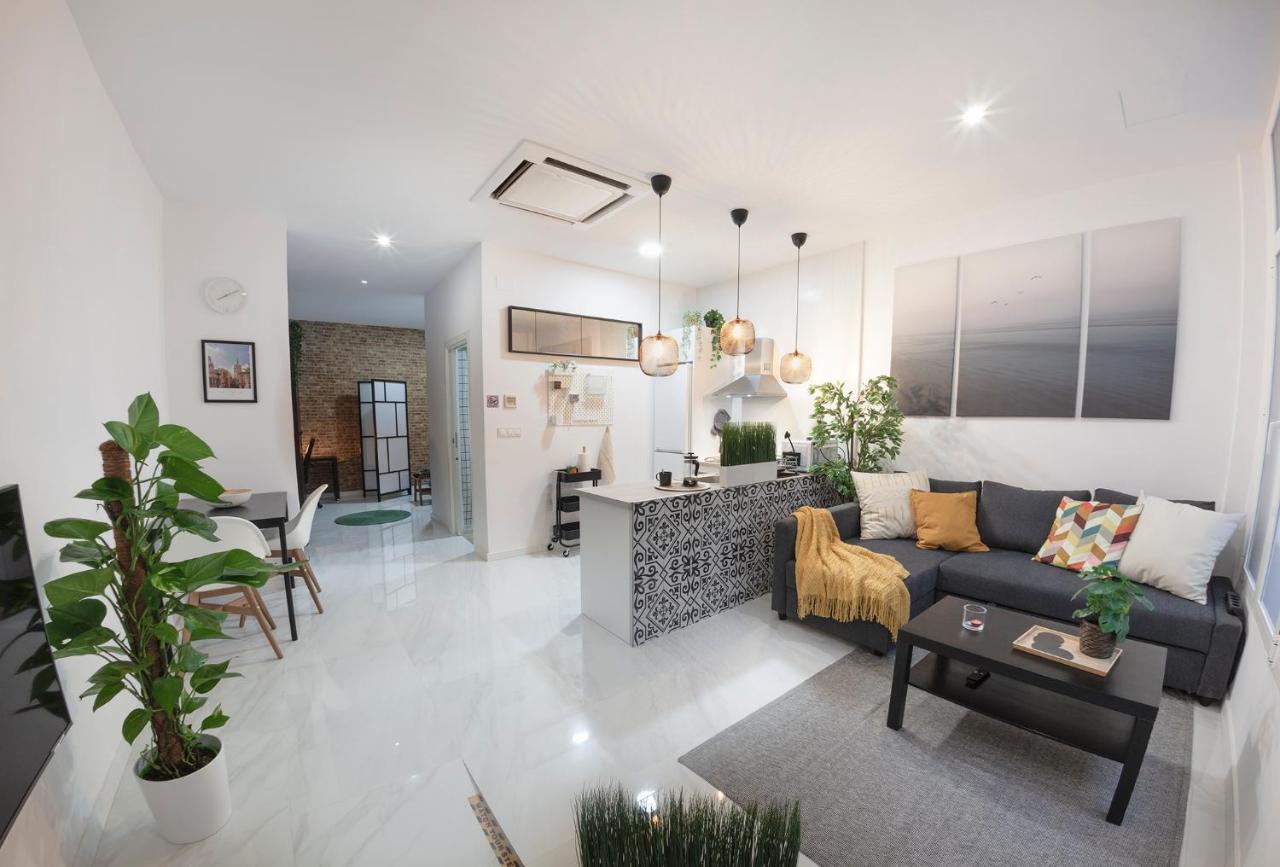 Artistic Digital Retreat-great Location Near Metro