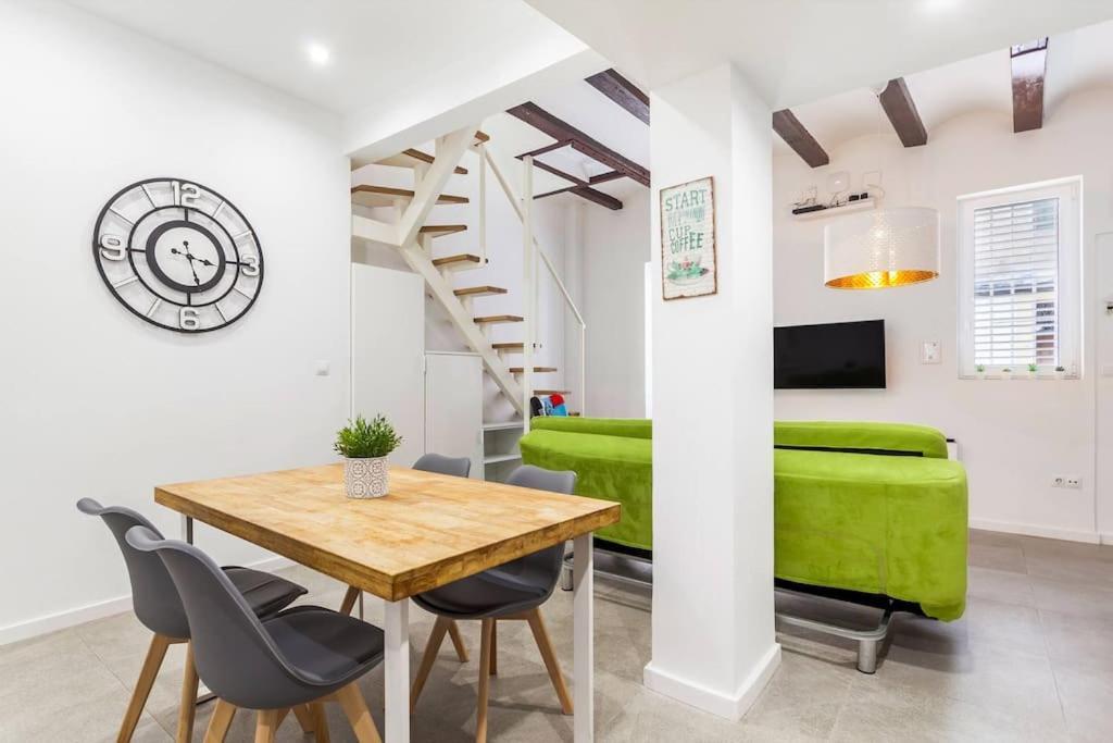 Design & Stylish House In The Center Of
