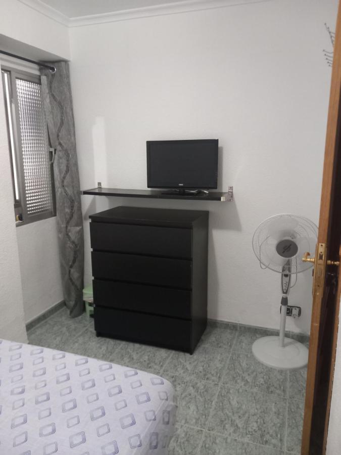 Habitación en casa particular Habitación Grande En Piso Compartido Con 2 Adultos Y 1 Perrito