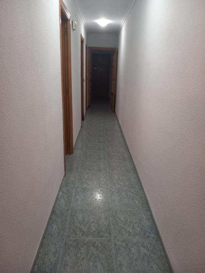 Habitación Grande En Piso Compartido Con 2 Adultos Y 1 Perrito Habitación en casa particular