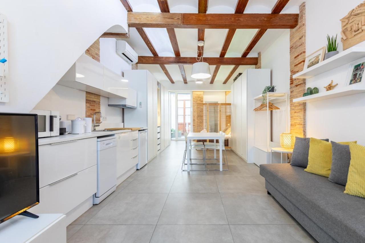 Apartup Arenas Apartment