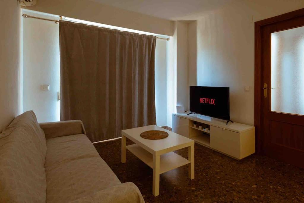 Apartamento 15 Min. Metro Ride To The Center