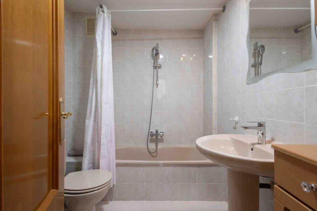 Apartamento 15 Min. Metro Ride To The Center Valencia