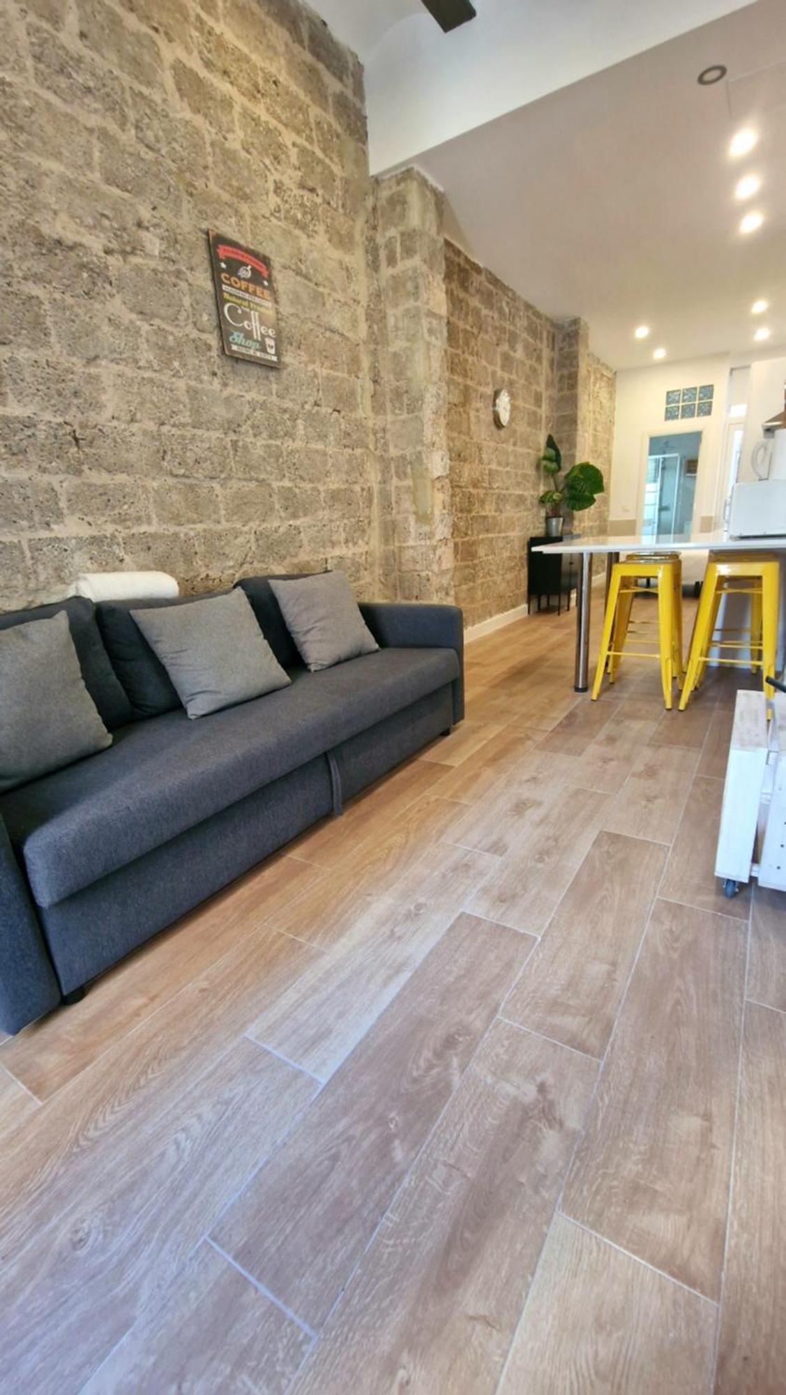 Loft Independiente Con Piscina Compartida En Centro De Apartamento *