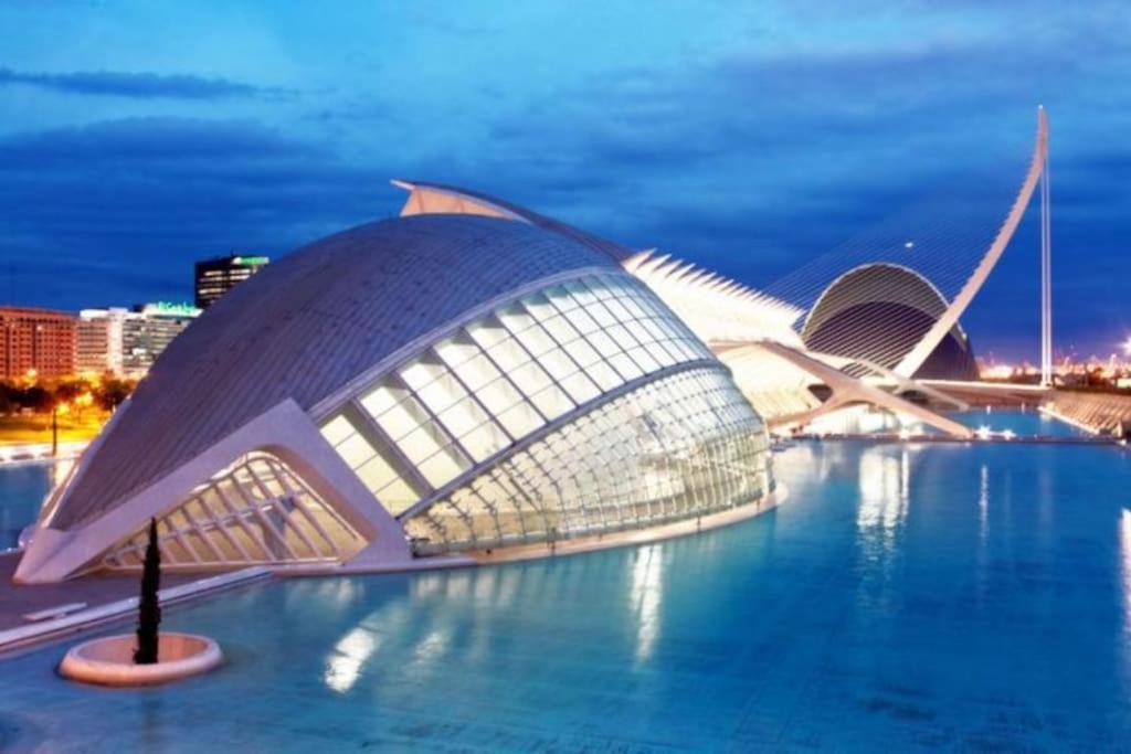 Artes Y Ciencias + Garaje + Netflix Apartamento