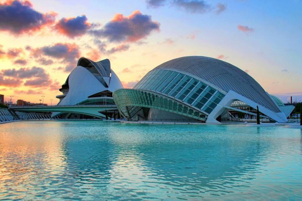 Artes Y Ciencias + Garaje + Netflix Apartamento *