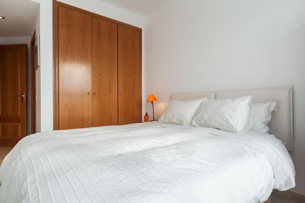 Apartamento Artes Y Ciencias + Garaje + Netflix *