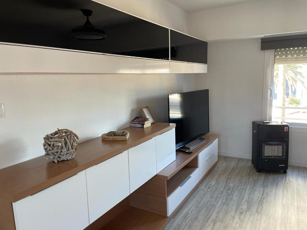 Apartment En Complejo Residencial Con Piscina Y Garaje Frente Al Mar