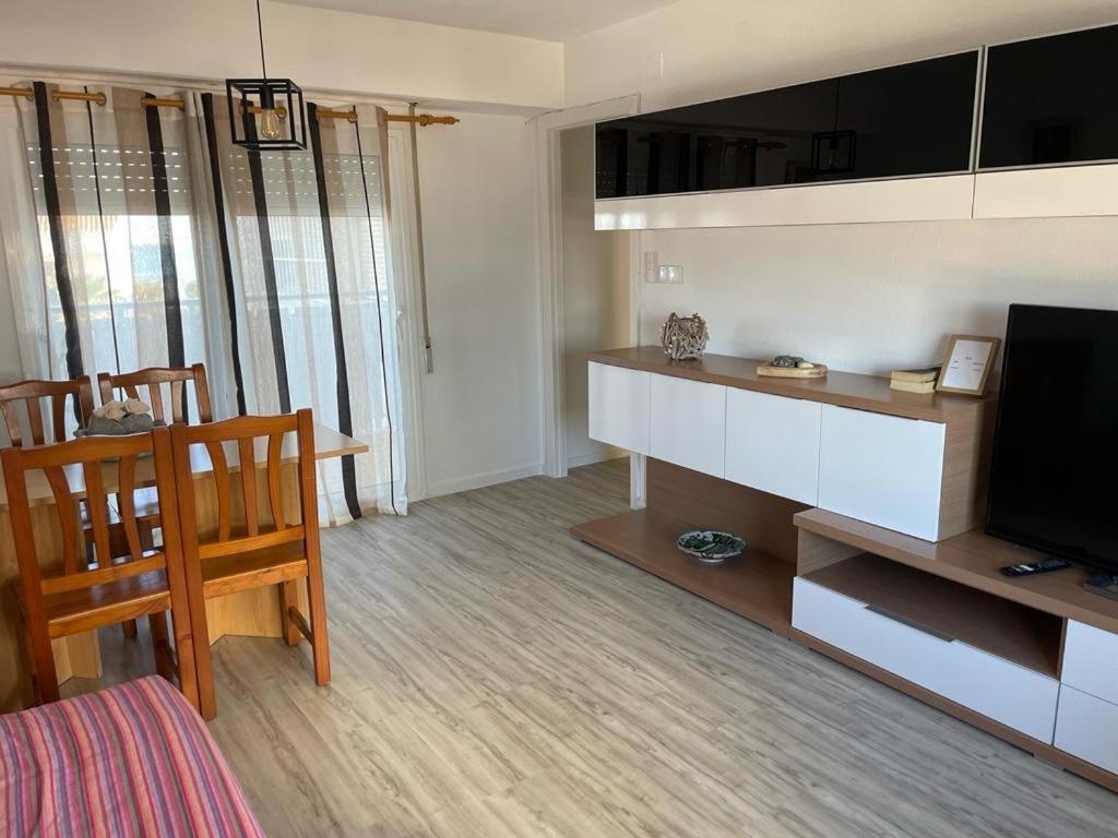 En Complejo Residencial Con Piscina Y Garaje Frente Al Mar Apartment *
