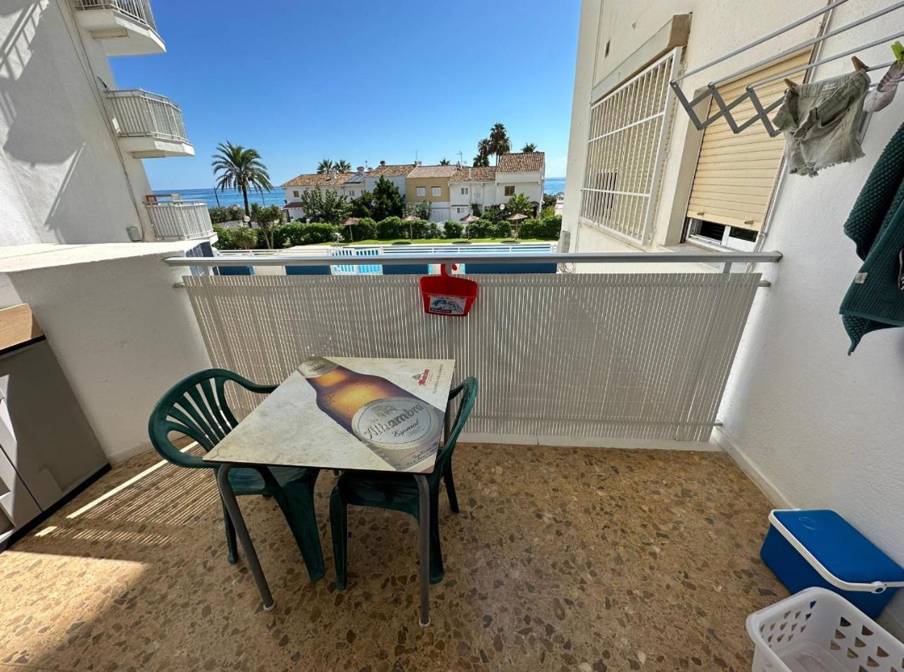 Apartment En Complejo Residencial Con Piscina Y Garaje Frente Al Mar *