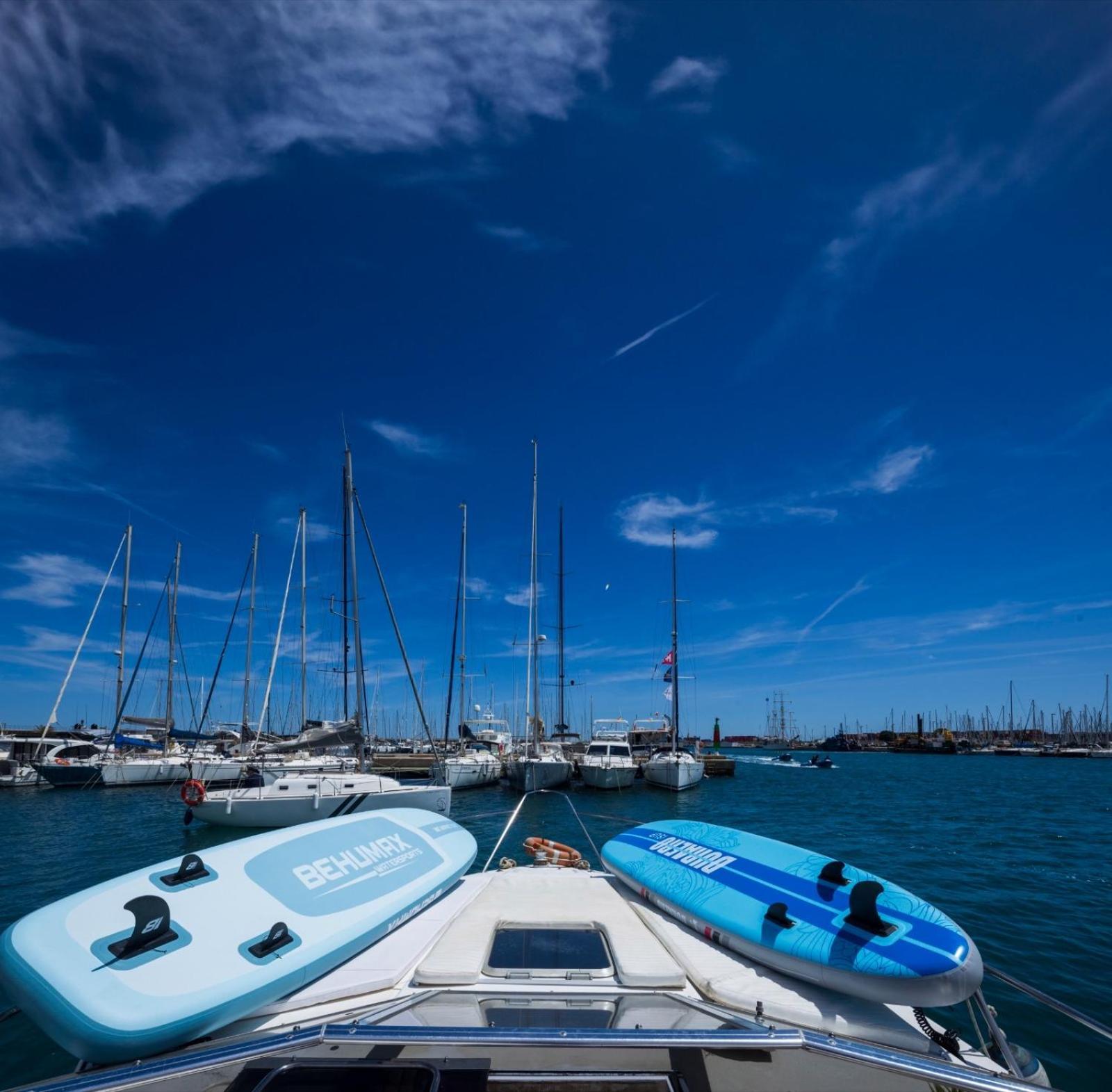 Alojamiento En Barco Voralamar