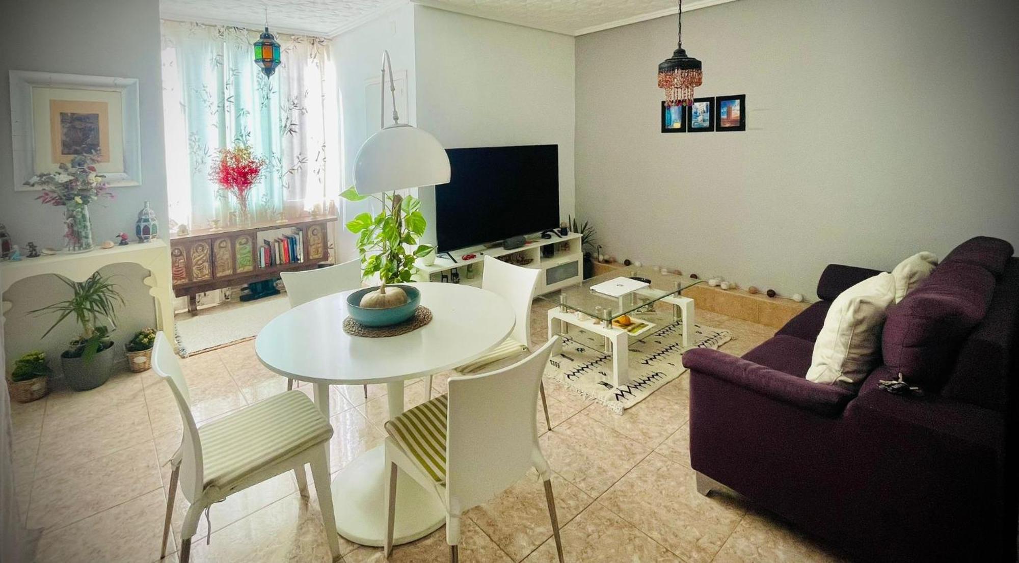 Privada En Piso Compartido * Valencia