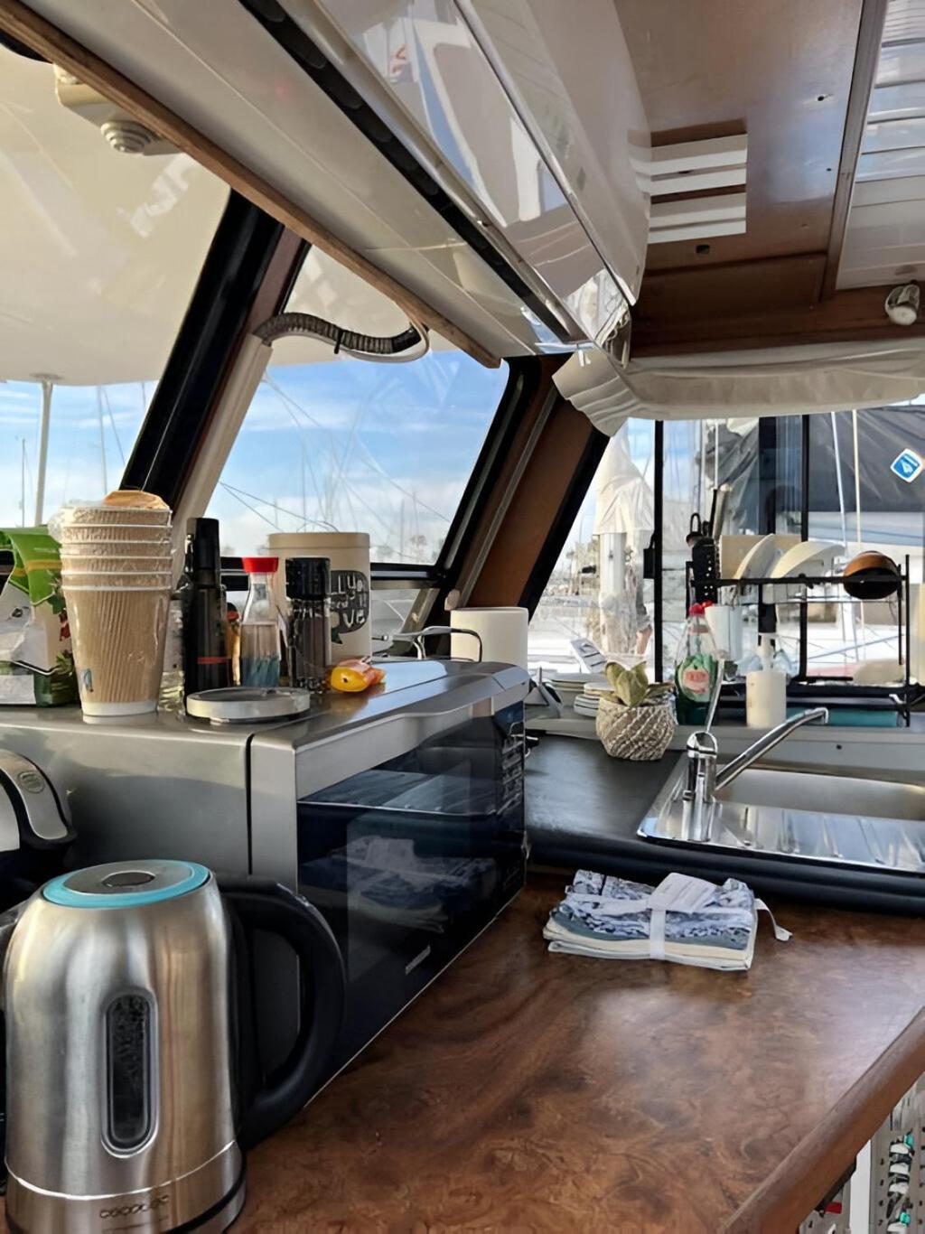 Barco Muy Espacioso Con Dos Terrazas Centro!! Valencia