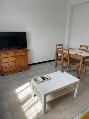 Matrimonio En Vivienda Compartir Recien Reformada *