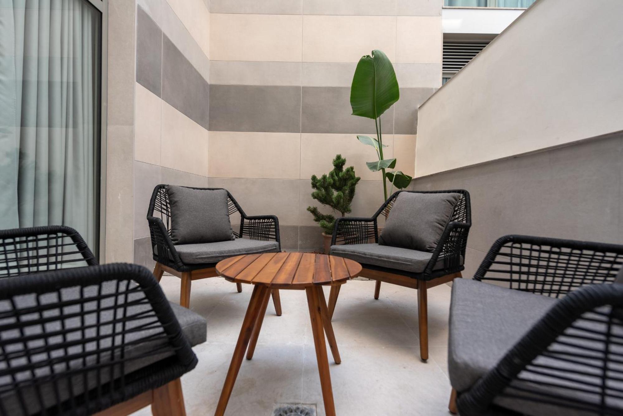Dorm4you Arena Terraza 04 Apartahotel