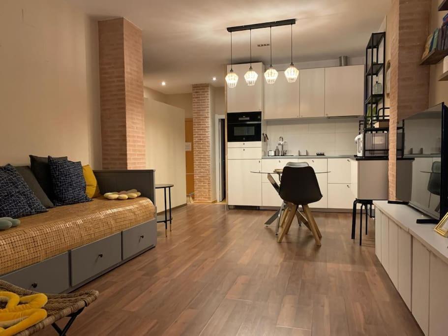 Location Center Has An Independent Courtyard Valencia