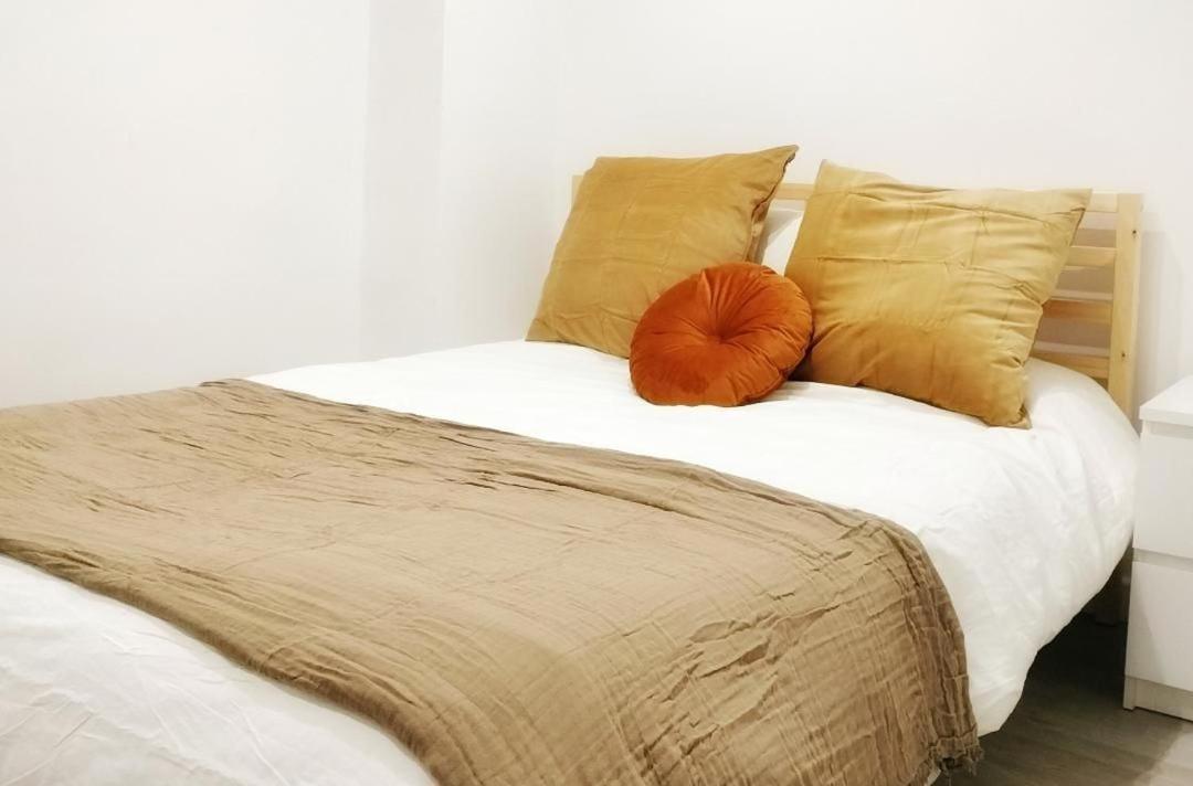 Familias Y Grupos Muy Grande En El Centro De Apartamento *